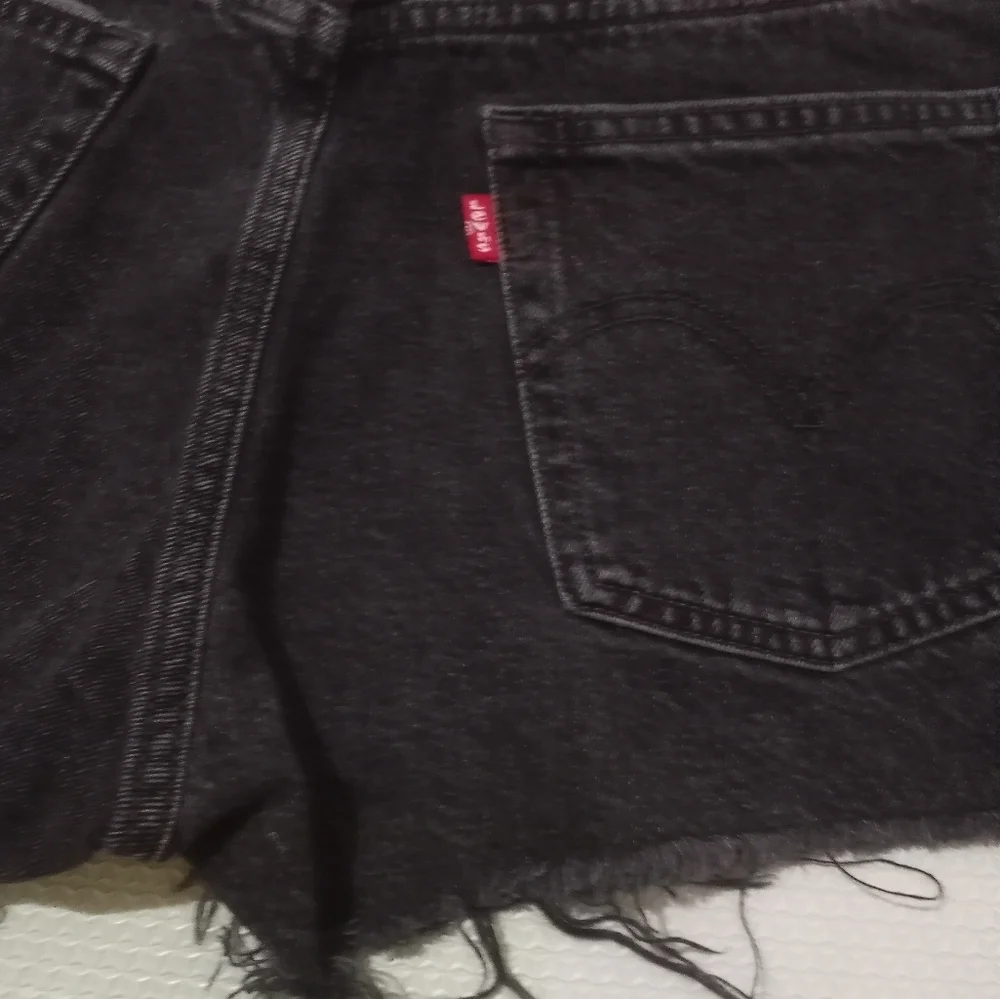 LEVI JEAN SHORT SIZE Unknown - Picture 2 of 16